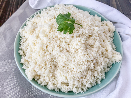 How To Make and Freeze Cauliflower Rice - this is the perfect healthy, low-carb alternative to rice, quinoa, or pasta. Being that it contains only one ingredient, it is perfect for almost any meal plan and is also easier to make than you think! All you need is a knife with a cutting board and a food processor. #healthy #sidedish #cauliflower #cauliflowerrice #diy #doityourself | www.withpeanutbutterontop.com