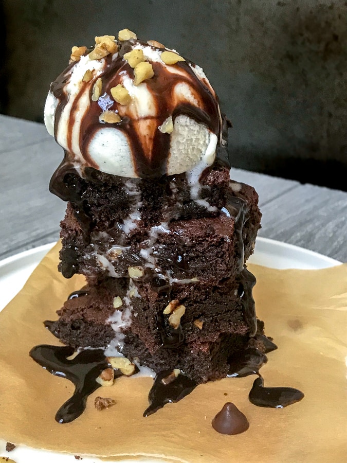 Skinny Double Chocolate Walnut Brownies - crispy on the outside, fudgy on the inside. Just like a brownie should be! These are the ultimate brownies when it comes to being low-calorie, super chocolatey, and easy to make. #brownies #chocolate #desserts #healthy | https://withpeanutbutterontop.com